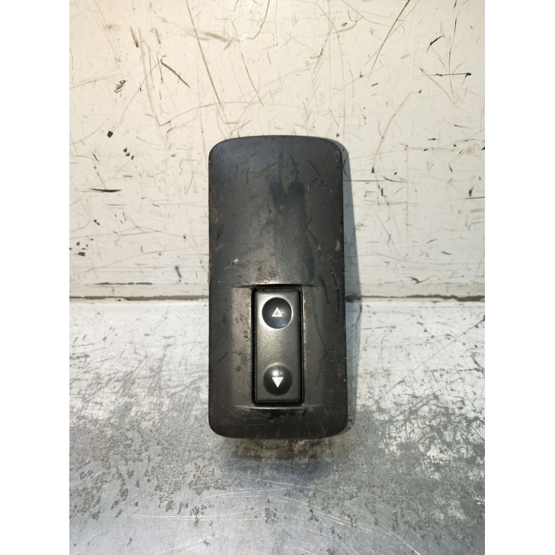 Recambio de mando elevalunas delantero derecho para opel vectra c berlina 3.0 v6 cdti cat (z 30 dt / ldh) referencia OEM IAM 132