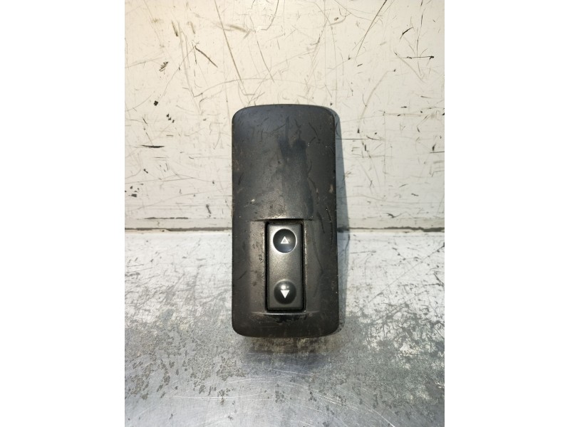 Recambio de mando elevalunas delantero derecho para opel vectra c berlina 3.0 v6 cdti cat (z 30 dt / ldh) referencia OEM IAM 132