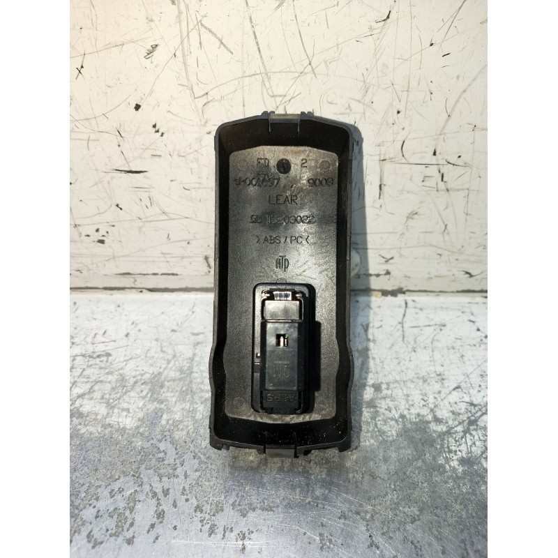 Recambio de mando elevalunas delantero derecho para opel vectra c berlina 3.0 v6 cdti cat (z 30 dt / ldh) referencia OEM IAM 132