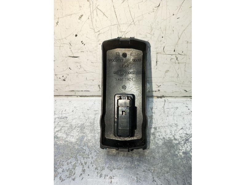 Recambio de mando elevalunas delantero derecho para opel vectra c berlina 3.0 v6 cdti cat (z 30 dt / ldh) referencia OEM IAM 132