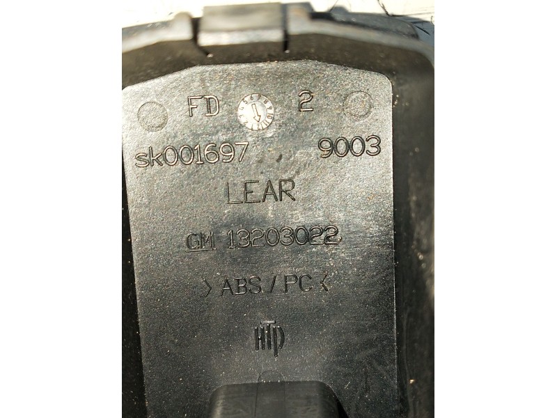 Recambio de mando elevalunas delantero derecho para opel vectra c berlina 3.0 v6 cdti cat (z 30 dt / ldh) referencia OEM IAM 132