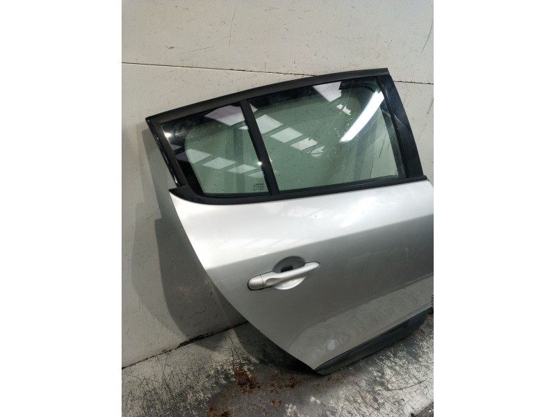 Recambio de puerta trasera derecha para renault megane iii hatchback (bz0/1_, b3_) 1.9 dci (bz0n, bz0j) referencia OEM IAM  5P 