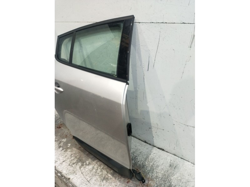 Recambio de puerta trasera derecha para renault megane iii hatchback (bz0/1_, b3_) 1.9 dci (bz0n, bz0j) referencia OEM IAM  5P 