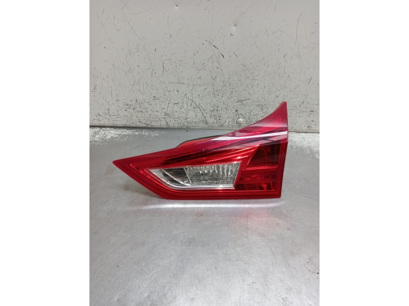 Recambio de piloto trasero derecho interior para toyota auris hybrid business referencia OEM IAM   