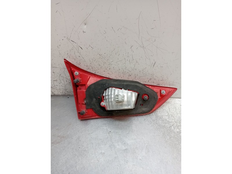 Recambio de piloto trasero derecho interior para toyota auris hybrid business referencia OEM IAM   