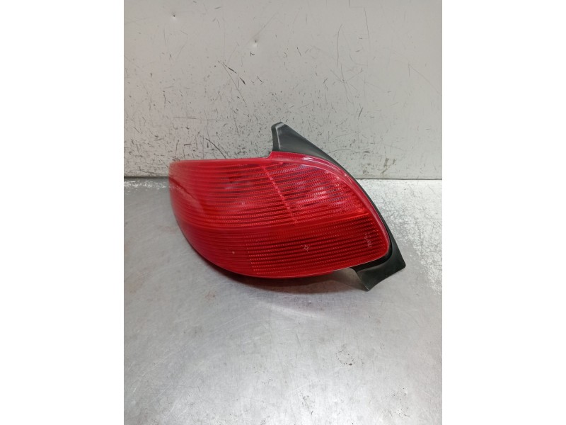 Recambio de piloto trasero izquierdo para peugeot 206 berlina 2.0 16v cat referencia OEM IAM   