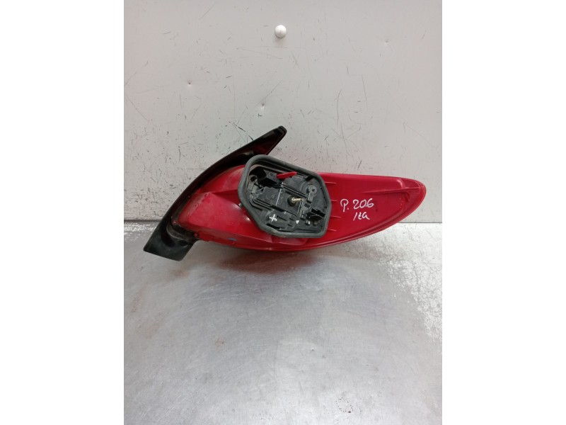 Recambio de piloto trasero izquierdo para peugeot 206 berlina 2.0 16v cat referencia OEM IAM   