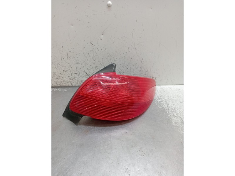 Recambio de piloto trasero derecho para peugeot 206 berlina 2.0 16v cat referencia OEM IAM   