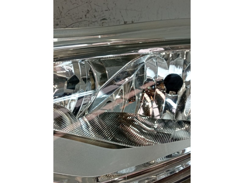 Recambio de faro izquierdo para ford focus iii sedán 1.6 ecoboost referencia OEM IAM BM5113W030AH  