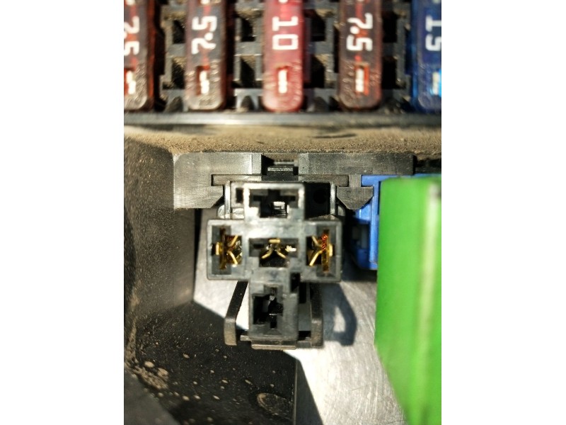 Recambio de caja reles / fusibles para nissan cabstar e (tl_, vl_) 125.35, 125.45 (tl0, vl0) referencia OEM IAM   