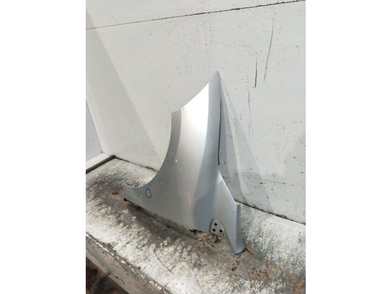 Recambio de aleta delantera izquierda para renault megane iii hatchback (bz0/1_, b3_) 1.9 dci (bz0n, bz0j) referencia OEM IAM  V