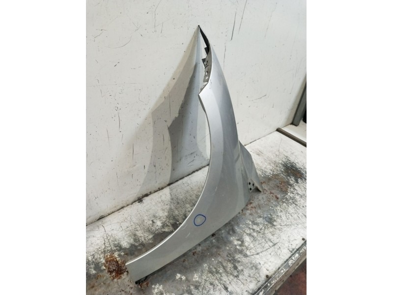 Recambio de aleta delantera izquierda para renault megane iii hatchback (bz0/1_, b3_) 1.9 dci (bz0n, bz0j) referencia OEM IAM  V