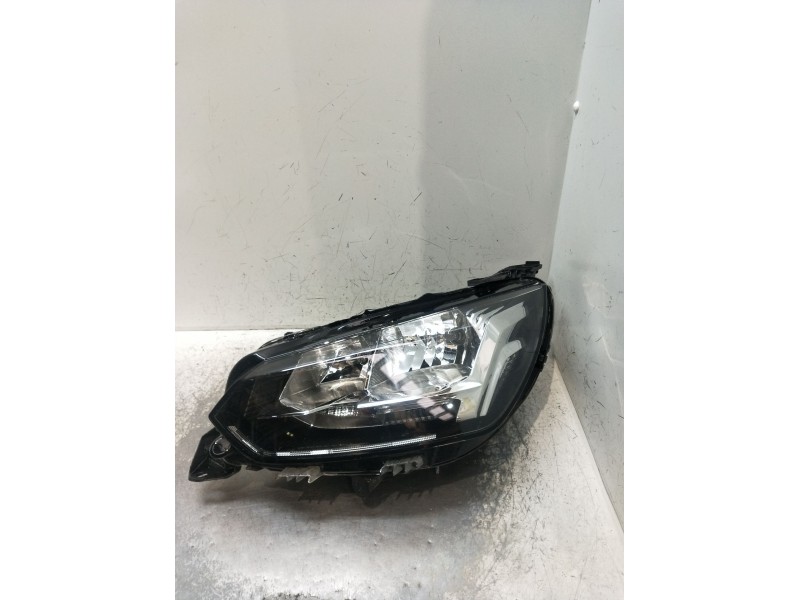 Recambio de faro izquierdo para peugeot 208 (p2) referencia OEM IAM 9823194080  