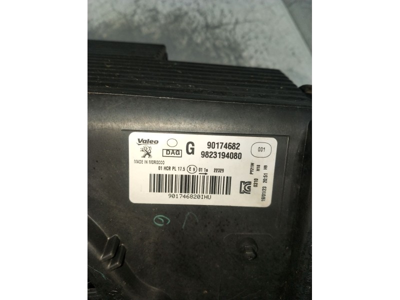 Recambio de faro izquierdo para peugeot 208 (p2) referencia OEM IAM 9823194080  
