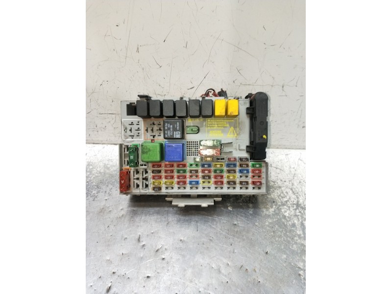 Recambio de caja reles / fusibles para opel zafira a club referencia OEM IAM 24412497  