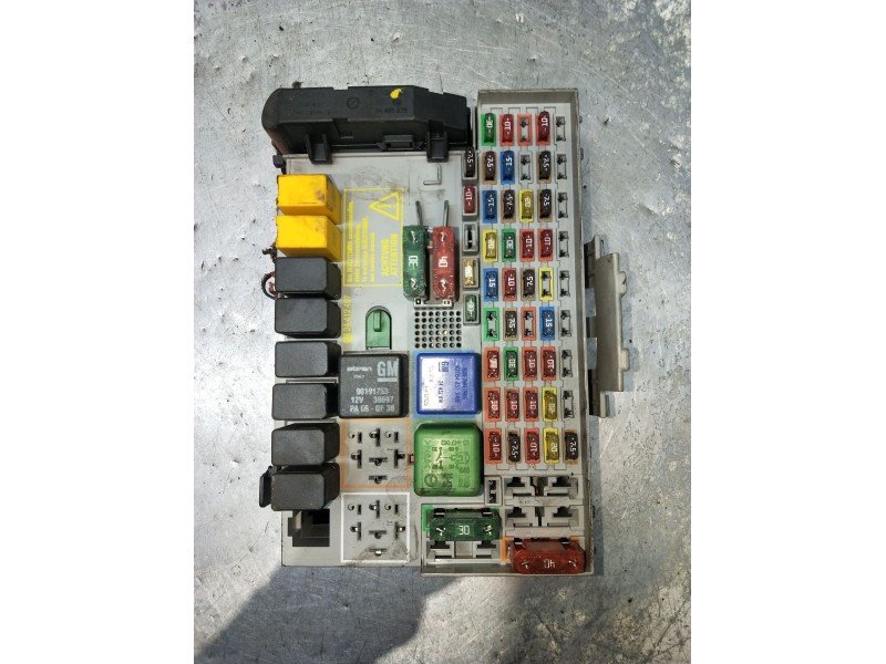Recambio de caja reles / fusibles para opel zafira a club referencia OEM IAM 24412497  