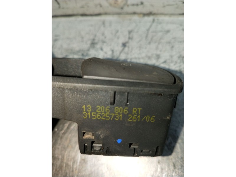 Recambio de mando elevalunas delantero derecho para opel corsa d cosmo referencia OEM IAM 13206806RT 315625731 3P