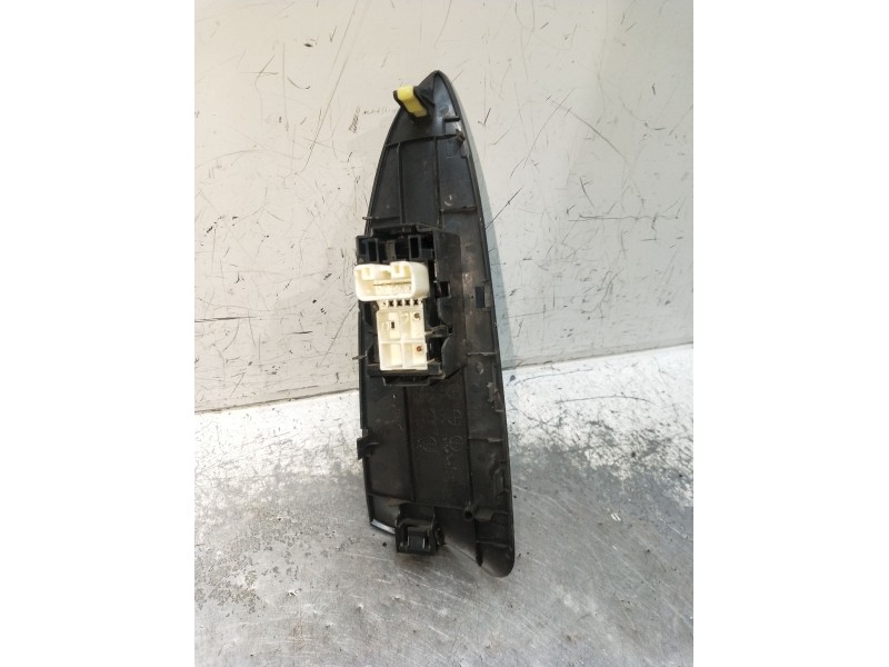 Recambio de mando elevalunas delantero derecho para toyota rav 4 iii (_a3_) 2.2 d 4wd (ala30_) referencia OEM IAM   