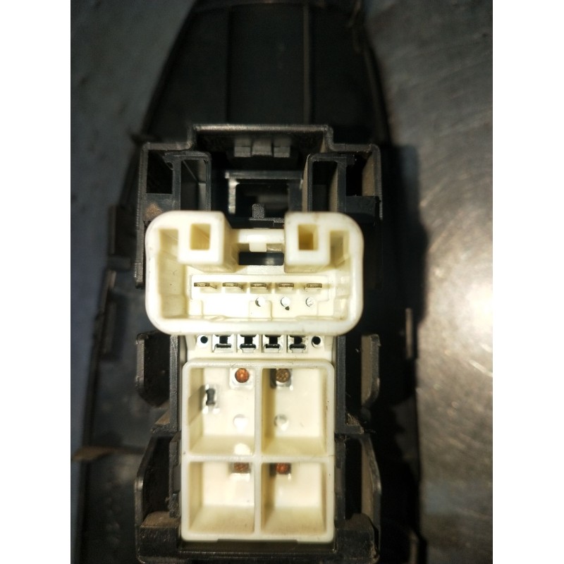 Recambio de mando elevalunas delantero derecho para toyota rav 4 iii (_a3_) 2.2 d 4wd (ala30_) referencia OEM IAM   