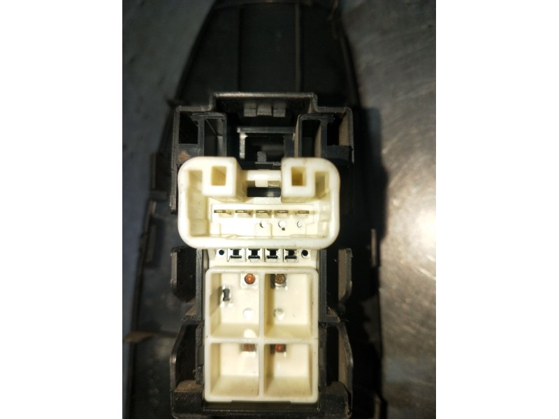 Recambio de mando elevalunas delantero derecho para toyota rav 4 iii (_a3_) 2.2 d 4wd (ala30_) referencia OEM IAM   