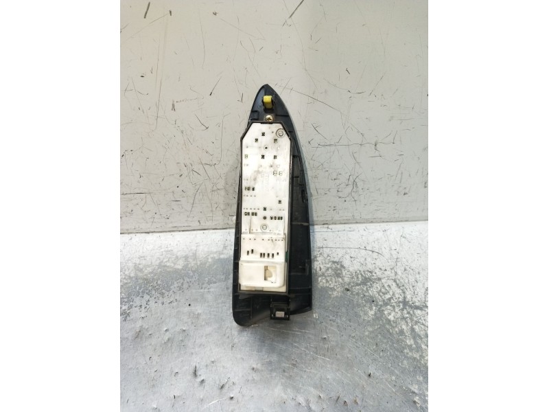 Recambio de mando elevalunas delantero izquierdo para toyota rav 4 iii (_a3_) 2.2 d 4wd (ala30_) referencia OEM IAM  5P 