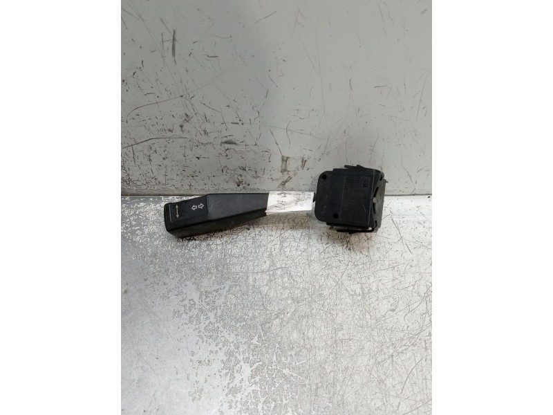 Recambio de mando luces para opel corsa a referencia OEM IAM 90126712 2239900 90126713