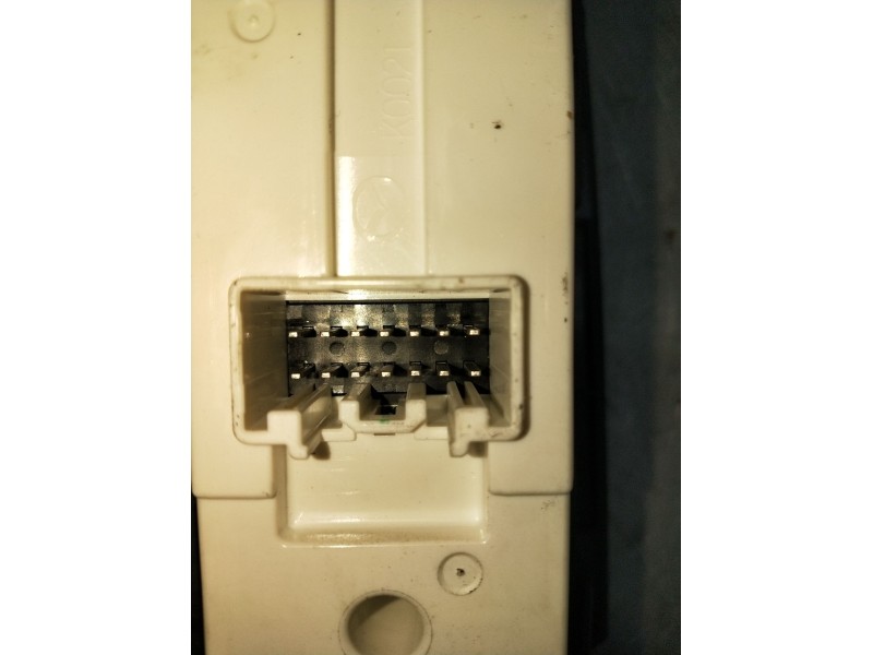 Recambio de mando elevalunas delantero izquierdo para mazda 3 lim. (bl) luxury referencia OEM IAM BCD166350B 5P 