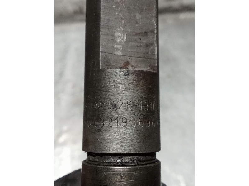 Recambio de inyector para seat leon (1m1) signo referencia OEM IAM 0432193696 028130202P BOSCH