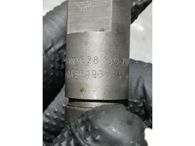 Recambio de inyector para seat leon (1m1) signo referencia OEM IAM 0432193694 028130202Q BOSCH