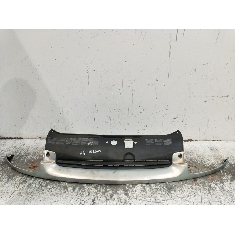 Recambio de rejilla delantera para renault clio ii (bb_, cb_) 1.9 d (b/cb0e, bb0j) referencia OEM IAM   