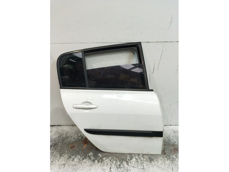 Recambio de puerta trasera derecha para renault megane ii (bm0/1_, cm0/1_) 1.5 dci (bm1e, cm1e) referencia OEM IAM  5P 
