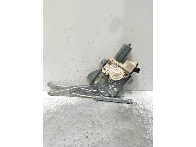 Recambio de elevalunas delantero izquierdo para toyota corolla (_e12_) 1.4 d (nde120_) referencia OEM IAM 6982002130 3P 