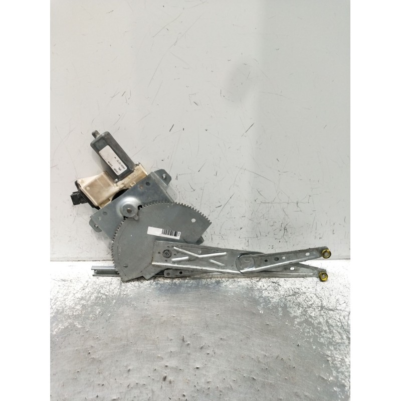 Recambio de elevalunas delantero izquierdo para toyota corolla (_e12_) 1.4 d (nde120_) referencia OEM IAM 6982002130 3P 