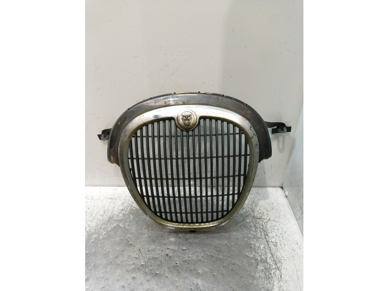 Recambio de rejilla delantera para jaguar s-type 3.0 v6 executive referencia OEM IAM   