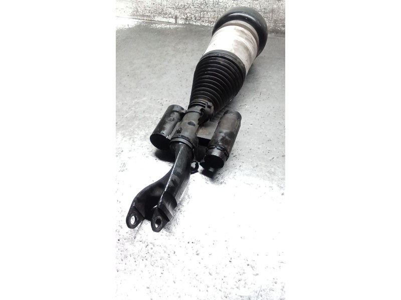 Recambio de amortiguador delantero izquierdo para mercedes-benz clase c (w205) c 400 4-matic (205.066) referencia OEM IAM A20532