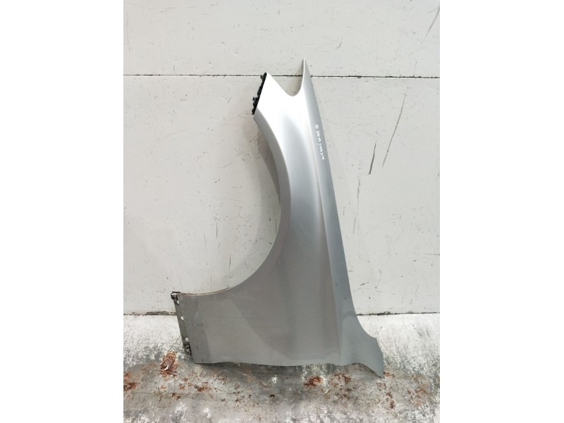 Recambio de aleta delantera izquierda para mercedes-benz clase c (w205) c 400 4-matic (205.066) referencia OEM IAM   