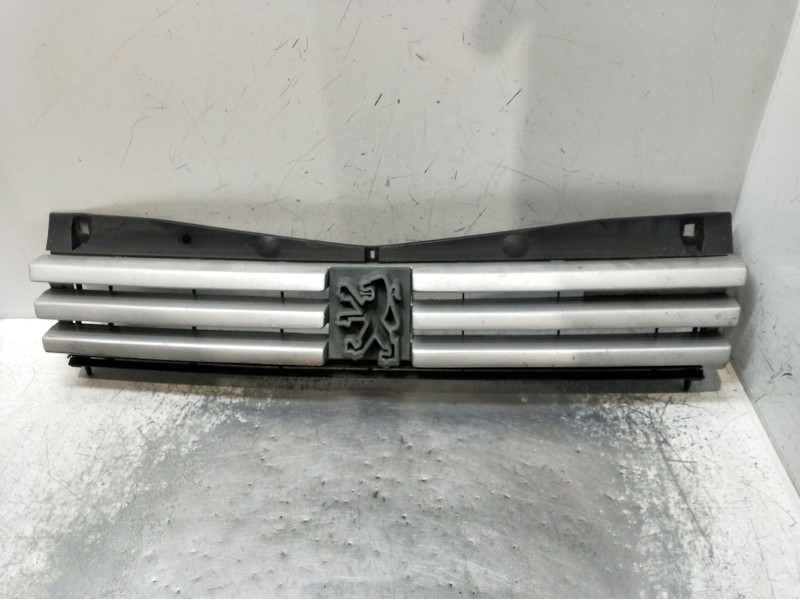 Recambio de rejilla delantera para peugeot 205 ii (20a/c) 1.7 diesel referencia OEM IAM   