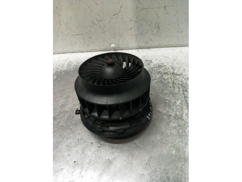 Recambio de motor calefaccion para mercedes-benz clase c (w205) c 400 4-matic (205.066) referencia OEM IAM 0130309001 F011500093