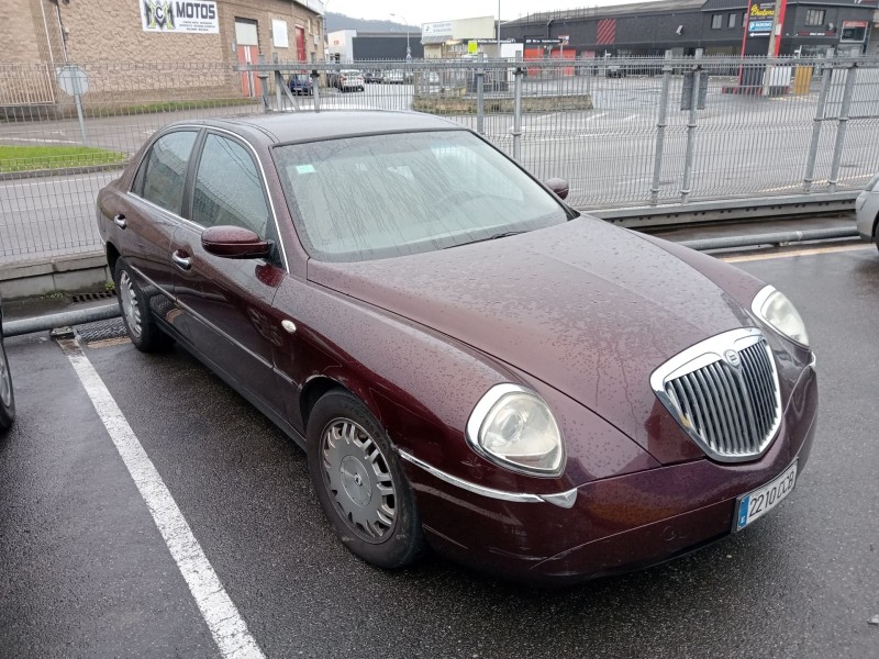lancia thesis (841_) del año 2002