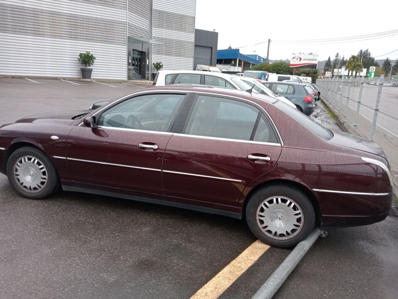 lancia thesis (841_) del año 2002