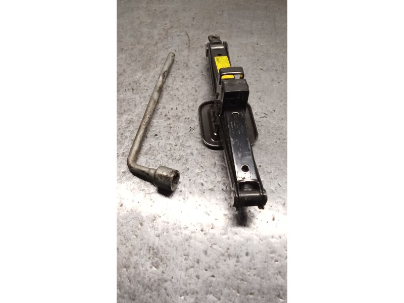 Recambio de gato para kia rio 1.4 ex1 referencia OEM IAM   05