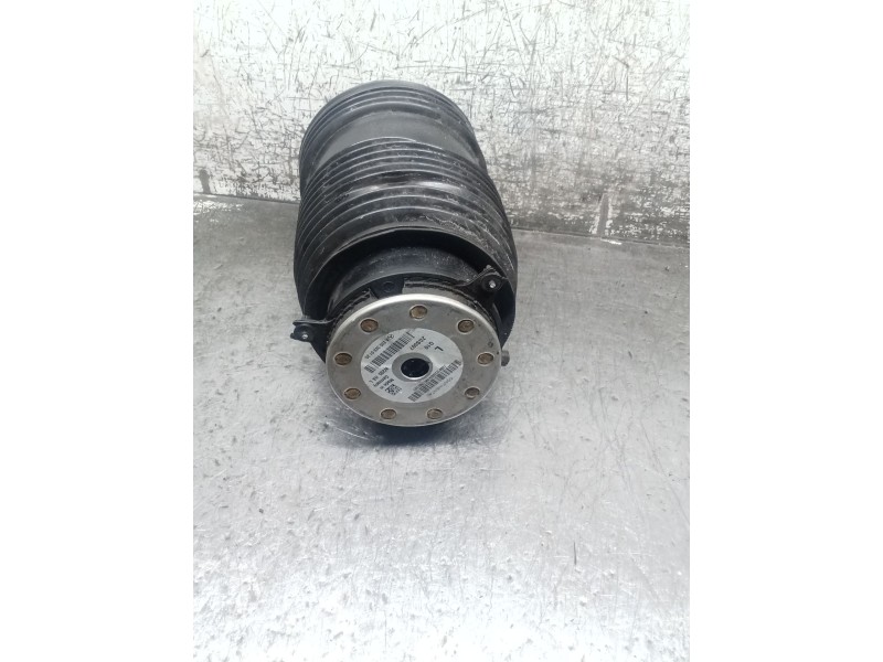 Recambio de amortiguador trasero izquierdo para mercedes-benz clase c (w205) c 400 4-matic (205.066) referencia OEM IAM A2053200