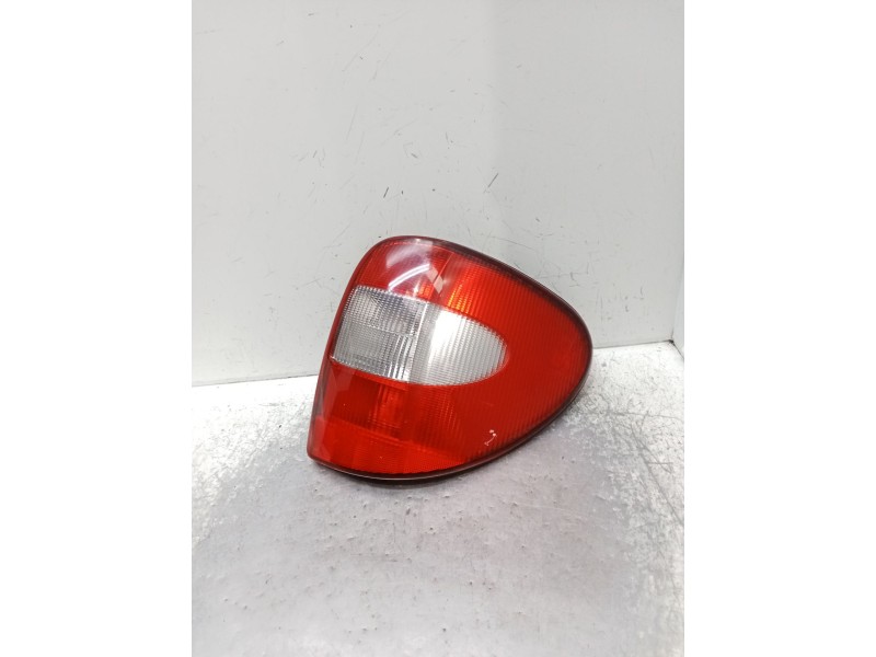 Recambio de piloto trasero derecho para chrysler voyager iv (rg, rs) 2.5 crd referencia OEM IAM   