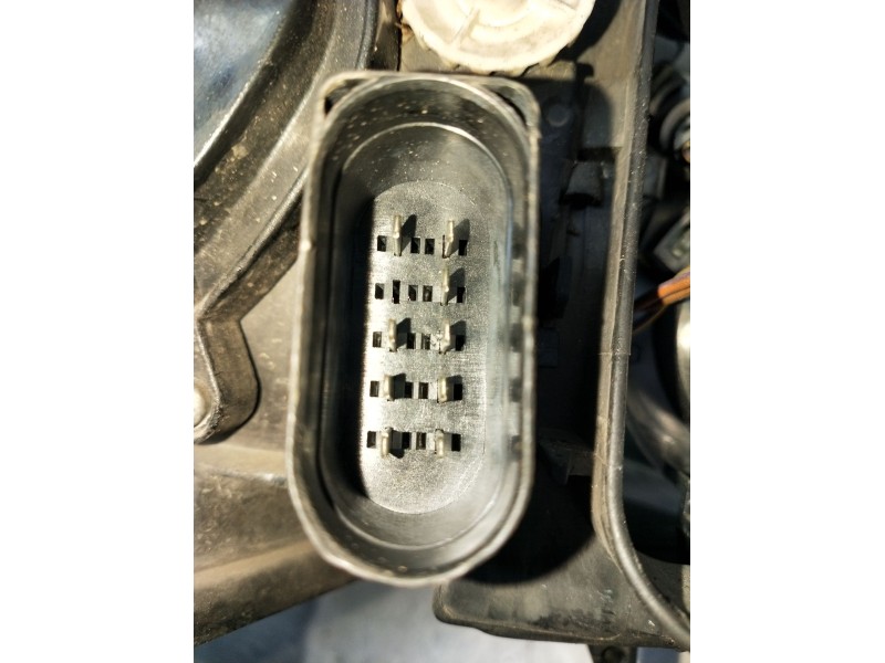 Recambio de faro derecho para seat ibiza iii (6l1) 1.9 tdi referencia OEM IAM 890304711 XENON 