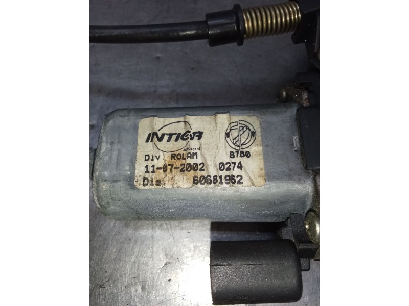 Recambio de elevalunas trasero derecho para lancia thesis (841_) 2.4 jtd (841axd1b02) referencia OEM IAM 60681962 5P 