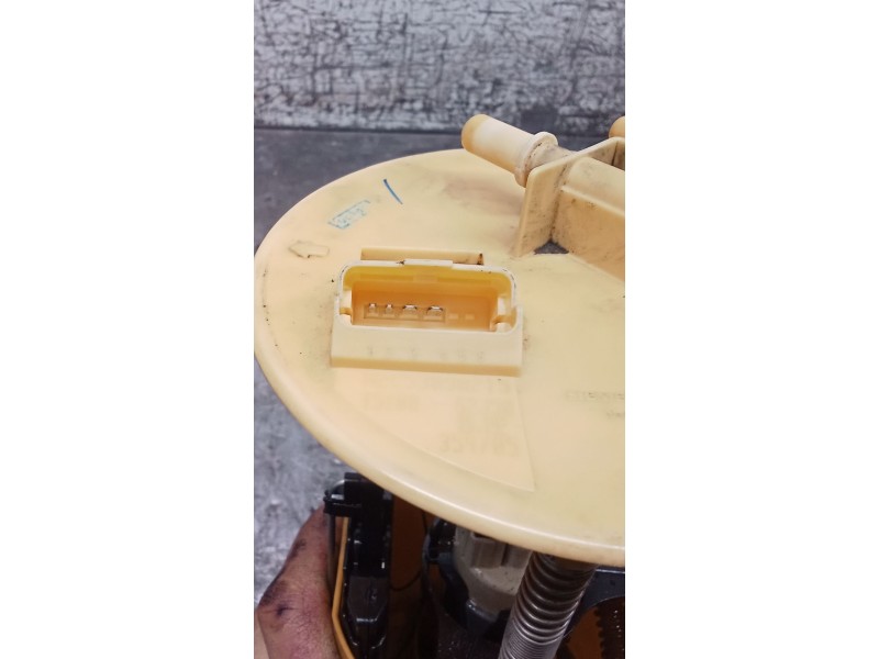 Recambio de bomba combustible para suzuki swift berlina (mz) gl (5-ptas.) referencia OEM IAM A2C53090215 1510062J50 05