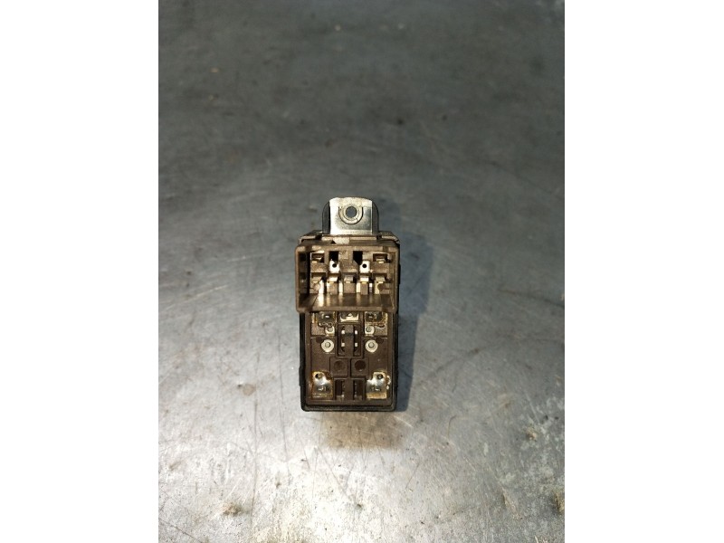 Recambio de mando elevalunas delantero derecho para kia rio 1.4 ex1 referencia OEM IAM 935811G000 4P 