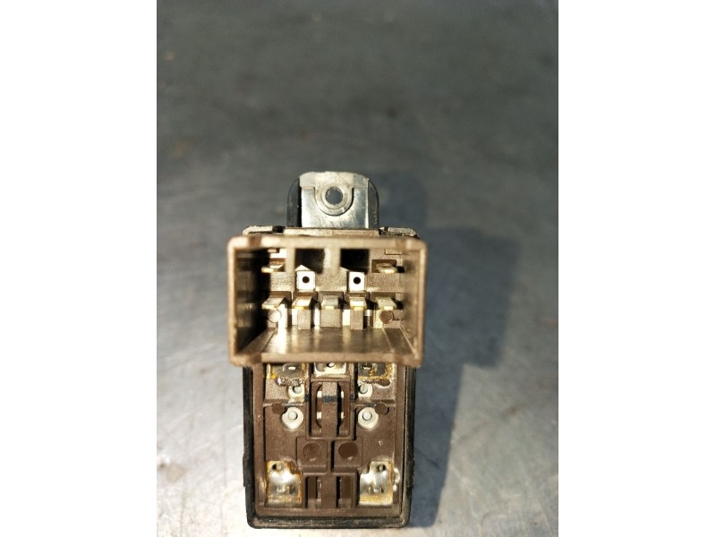 Recambio de mando elevalunas delantero derecho para kia rio 1.4 ex1 referencia OEM IAM 935811G000 4P 