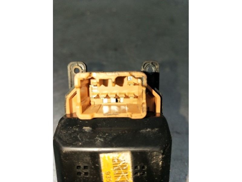 Recambio de mando elevalunas delantero izquierdo para kia rio 1.4 ex1 referencia OEM IAM  4P 