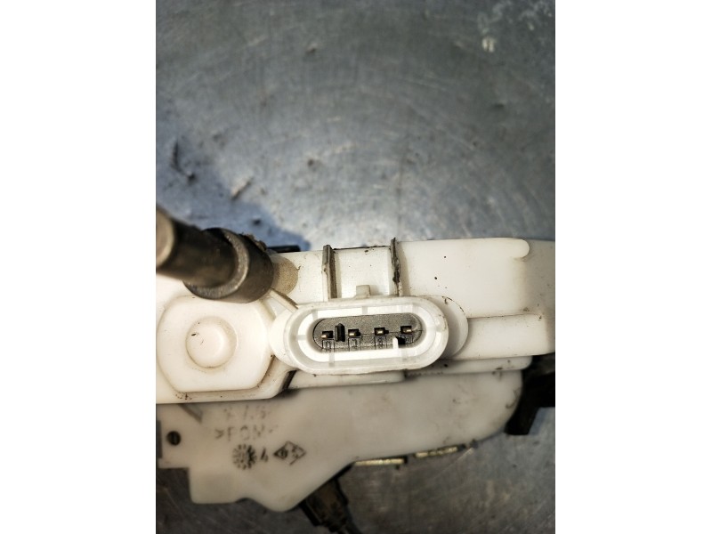 Recambio de motor cierre centralizado delantero izquierdo para renault twingo authentique referencia OEM IAM 384978 250208 5P